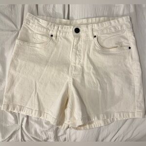 Serra White Shorts